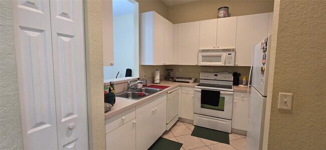 Building Photo - 8314 Lagos De Campo Blvd