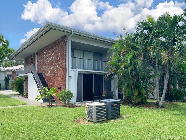 Foto del edificio - 18630 Bob-O-Link Dr