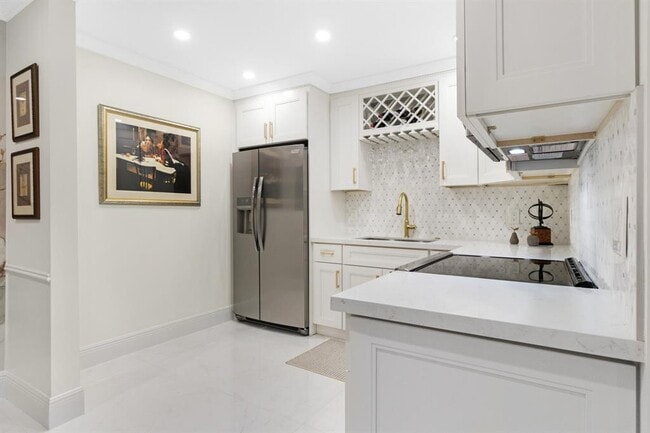 Building Photo - 6213 Bay Club Dr
