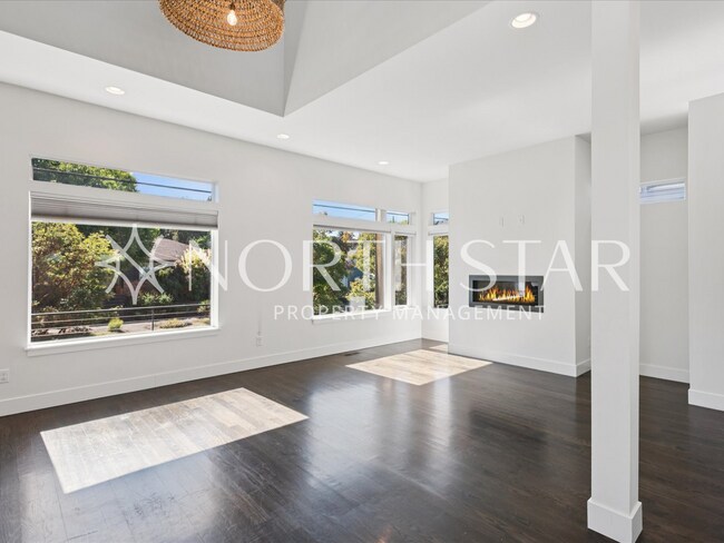Foto del edificio - Contemporary Stunner in North East Portland
