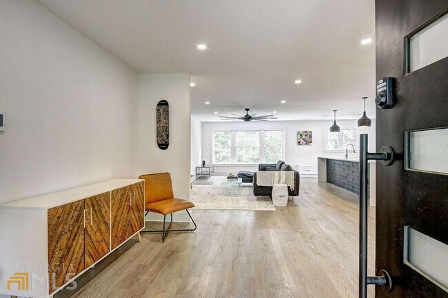 Foto del edificio - 2170 Edgemore Dr SE