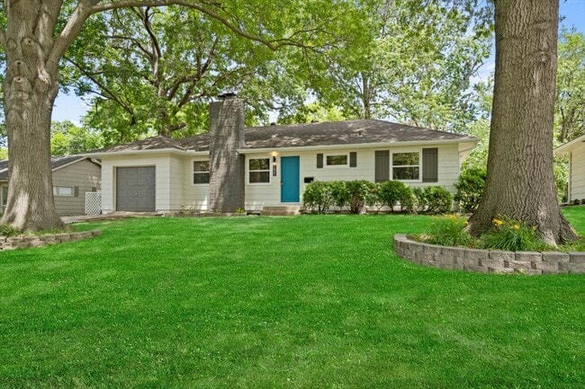 7621 Maple