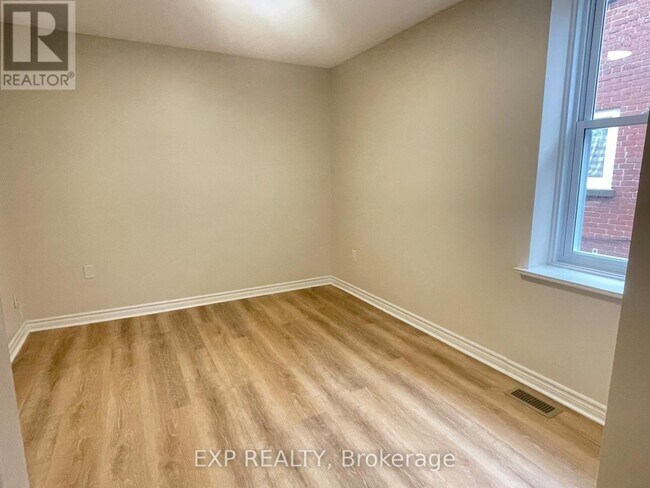 Photo du bâtiment - 42 Mill St