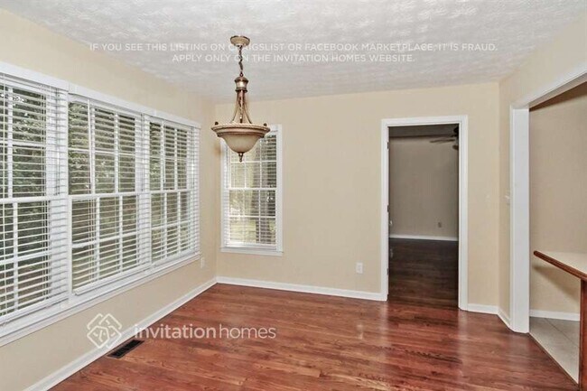 Foto del edificio - 558 Springlake Rd