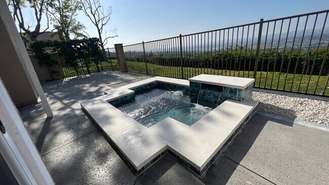 Foto del edificio - Stunningly Upgraded Anaheim Hills Townhome with Forever Pano Views and Private Spa