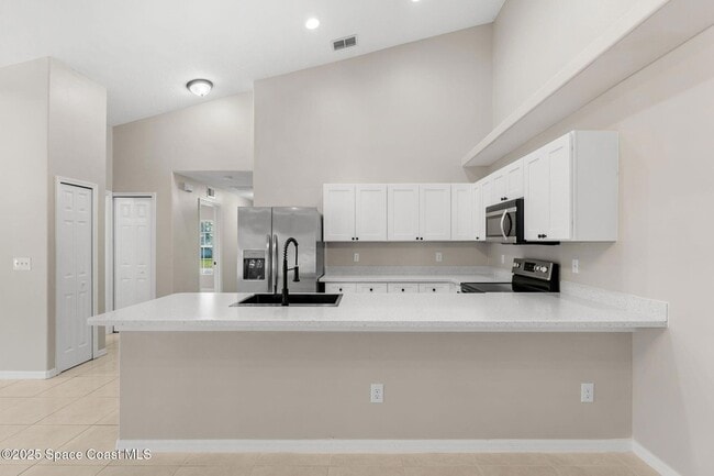 Building Photo - 158 Empress Ave