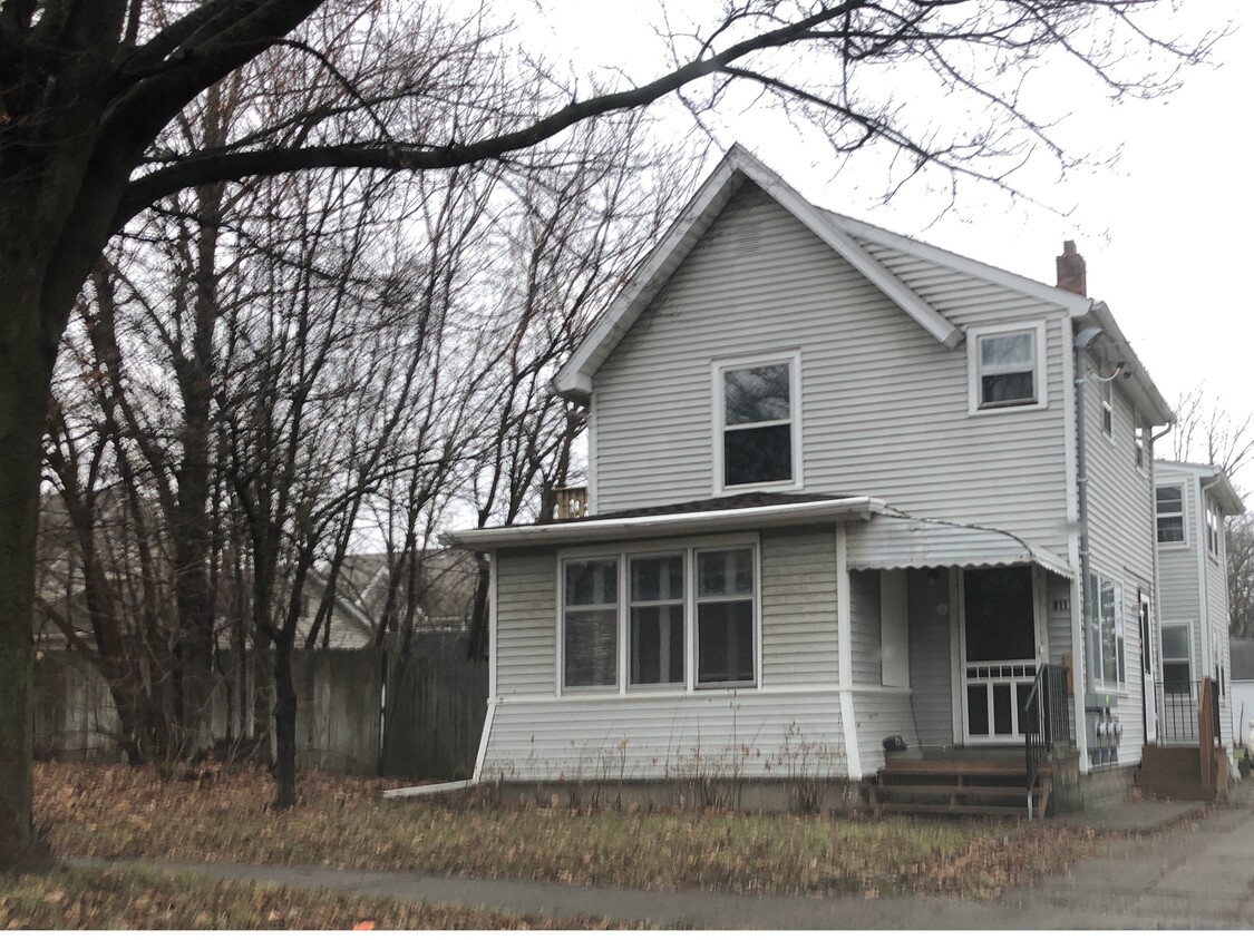 Primary Photo - 811 N Pine St