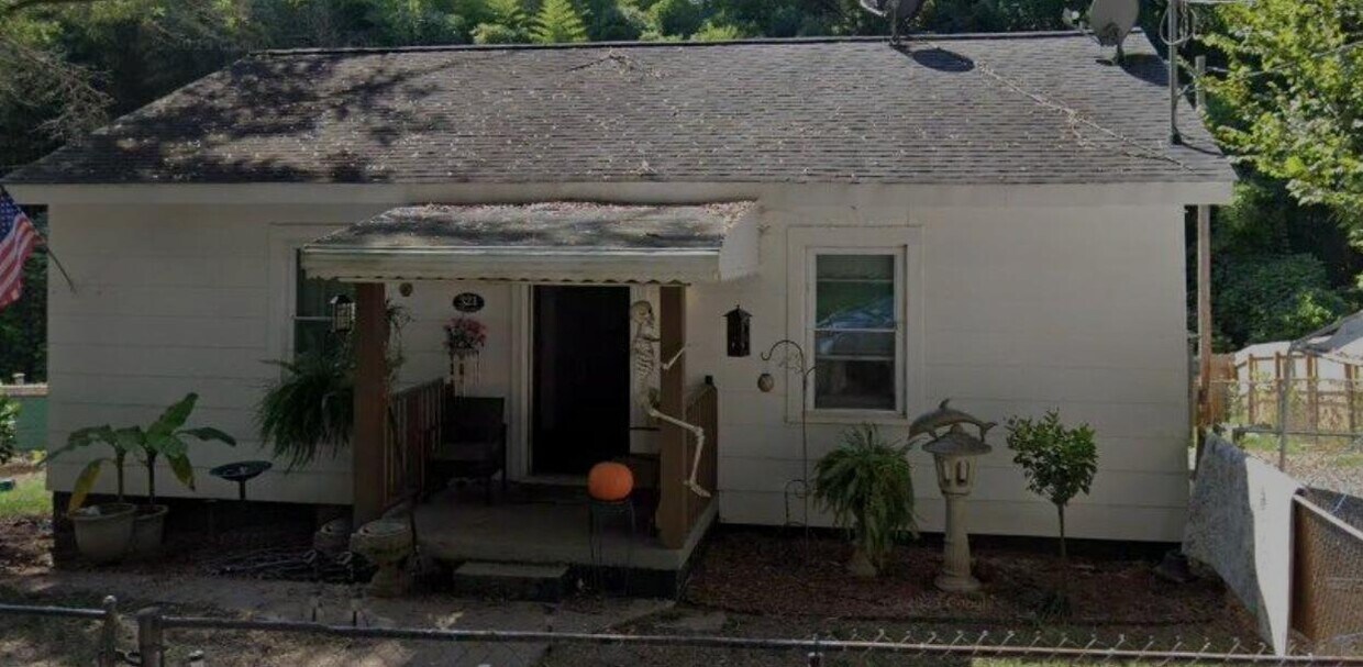 Foto principal - 321 N Vance St