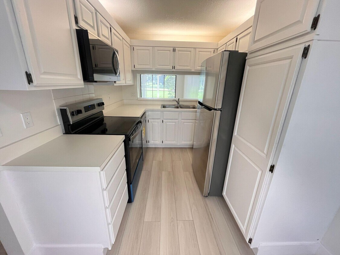 Foto principal - 2061 Keystone Dr