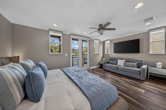 Building Photo - 1215 NE 1st St