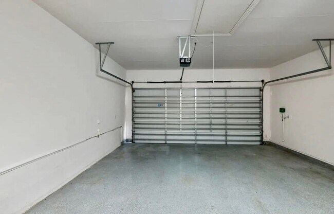 Building Photo - 1834 Lakeside Dr