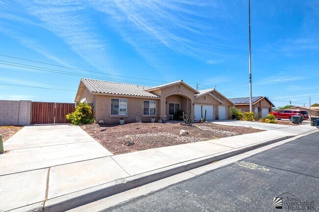 Foto del edificio - 4124 S Jasmine Ave