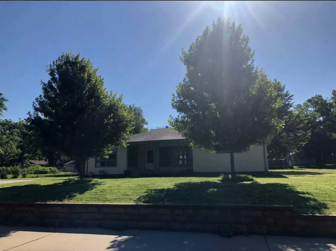 Foto principal - 730 N Woodlawn Blvd