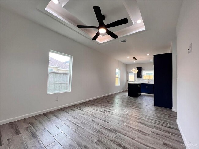 Building Photo - 10 Taxco Ct