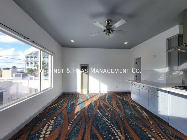 Building Photo - 934 E. Broadway-