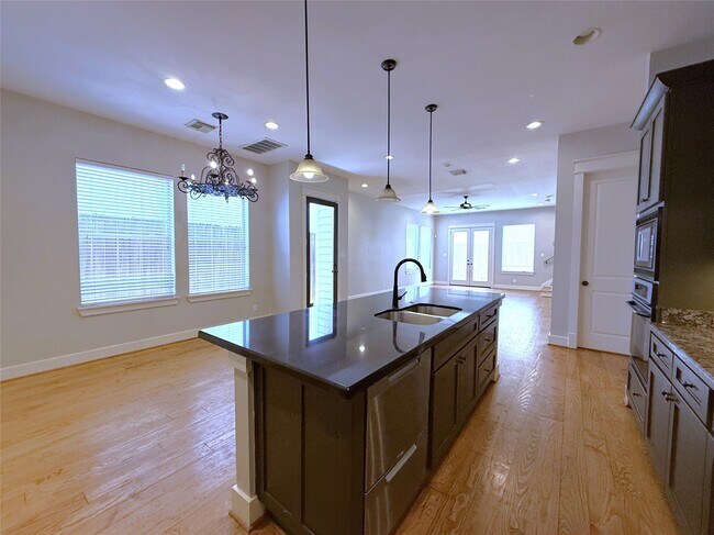 Building Photo - 5237 Center St