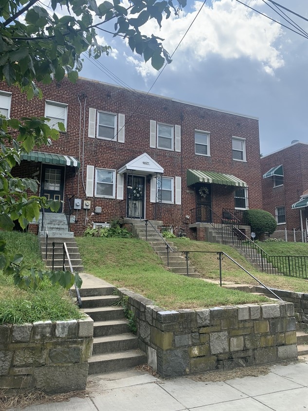 Photo - 4627 E Capitol St SE (Washington, DC)