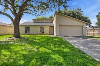 Building Photo - 466 El Toro Ln
