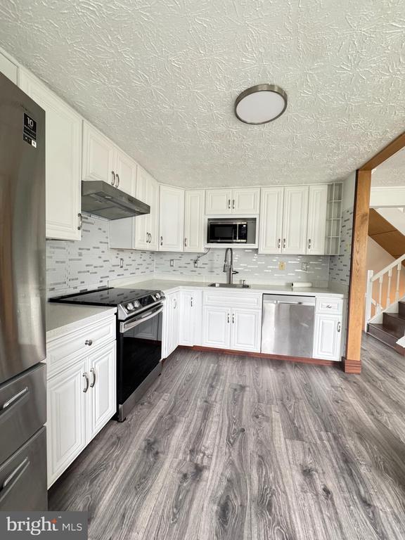 Building Photo - 8336 Claremont Woods Dr
