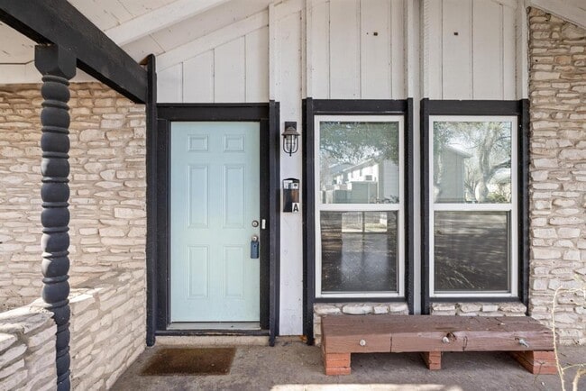 Building Photo - 3201 Mossrock Dr