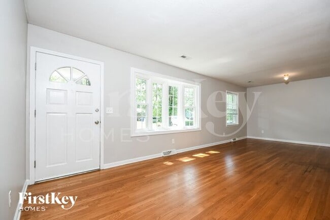 Building Photo - 2080 Bishop Dr