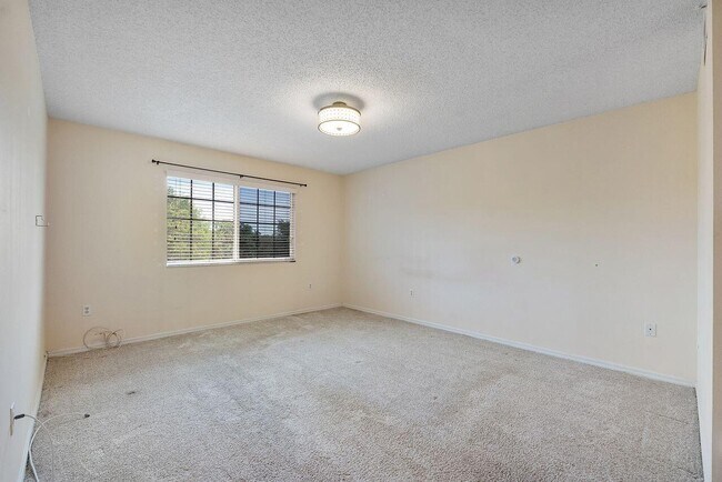 Building Photo - 5011 Wiles Rd