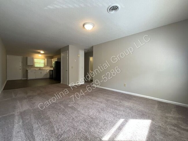 Building Photo - 201 Arthur Dr