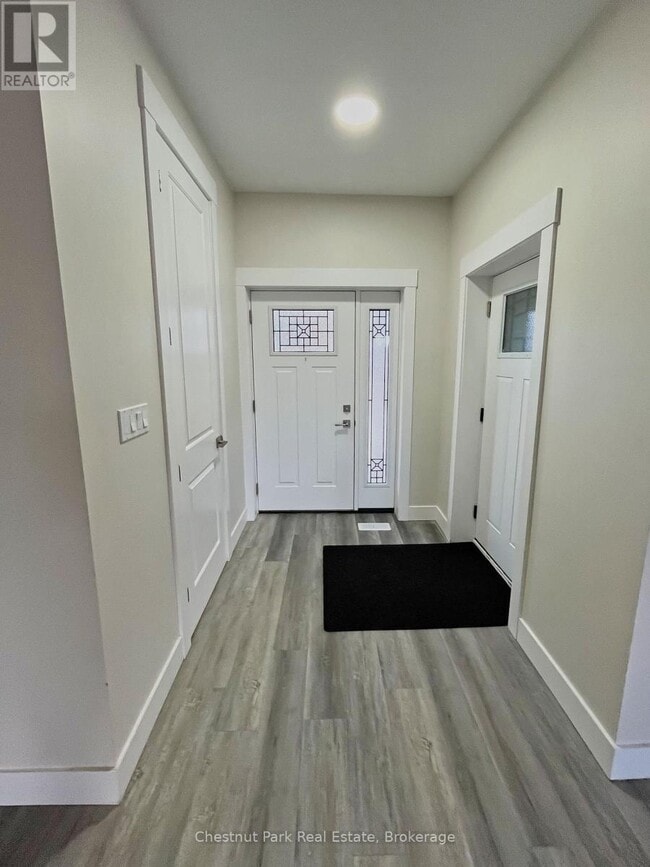 Building Photo - 319922 Kemble Rock Rd