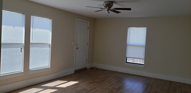 Foto del edificio - Affordable 3 bedroom home COMING SOON!