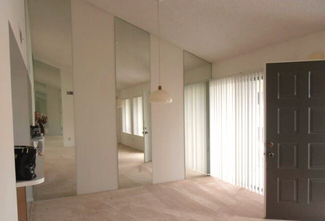 Building Photo - 351 N Hermosa Dr