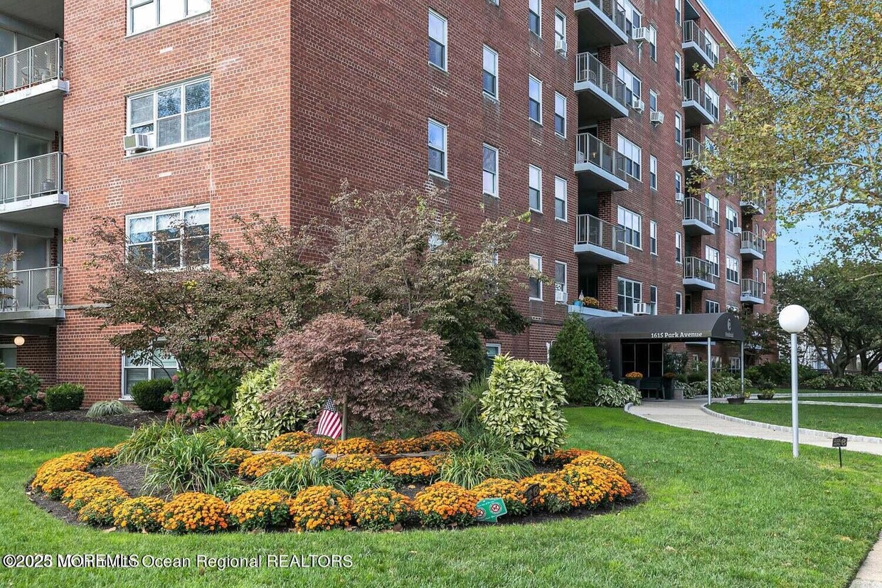 Primary Photo - 1615 Park Ave
