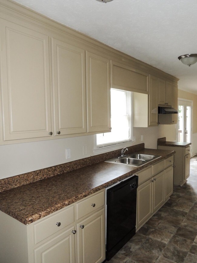 Building Photo - 146 Pine Rock Rd