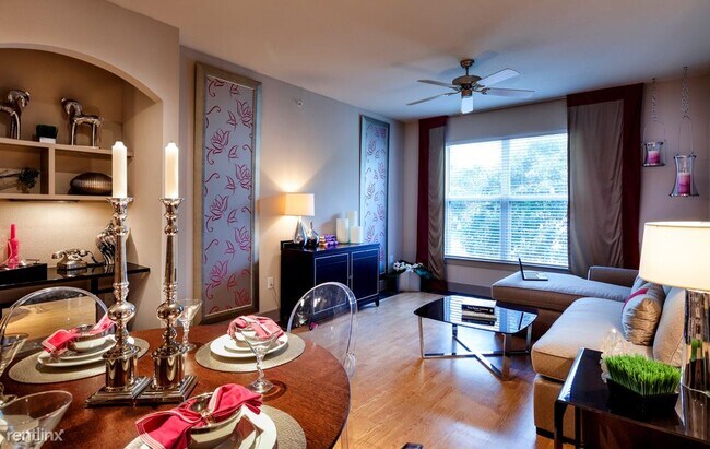Building Photo - 2 br, 2 bath Condo - 3028 N Hall St