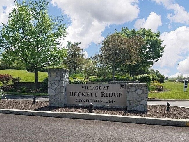 Building Photo - 8892 Eagleview Dr