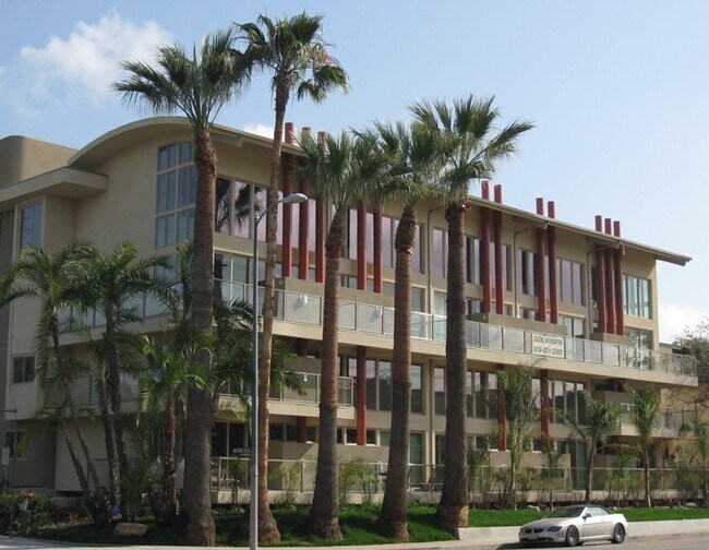 Foto del edificio - 4400 Irvine Ave