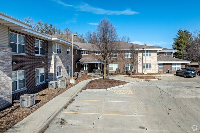 Foto del edificio - Linden Station Apartments