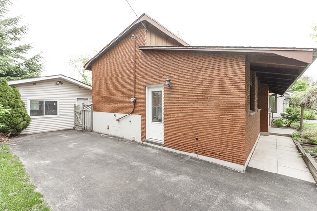 Building Photo - 339 Bevan Dr