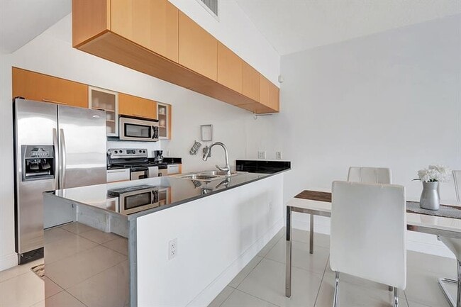 Foto del edificio - 1750 N Bayshore Dr