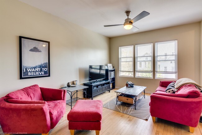 Foto del edificio - 2424 W Moffat St