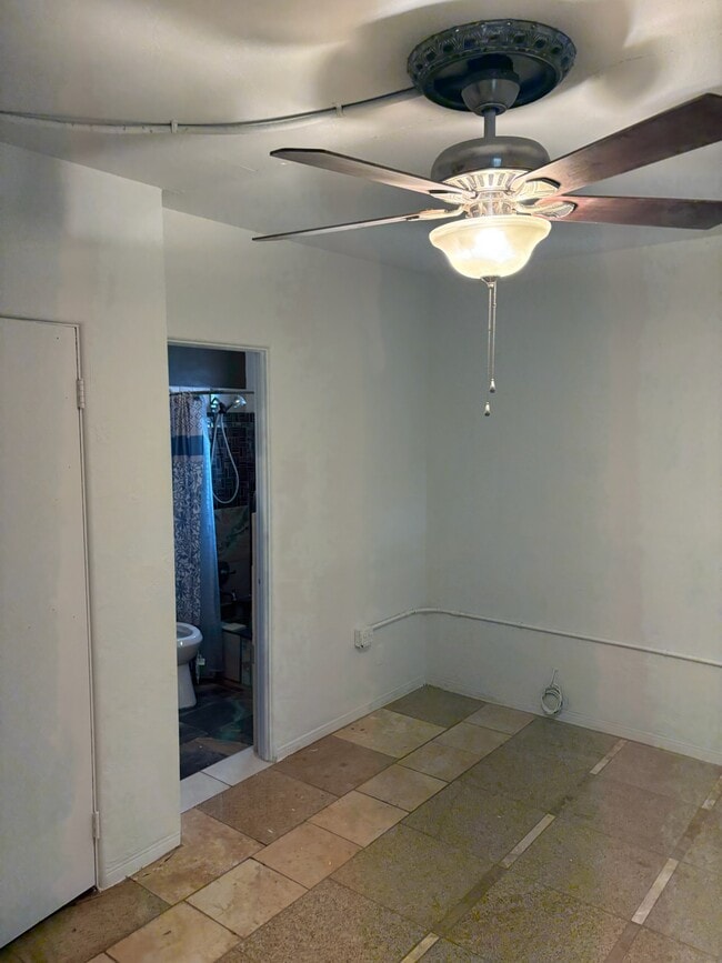 Building Photo - 1703 John Anderson Dr