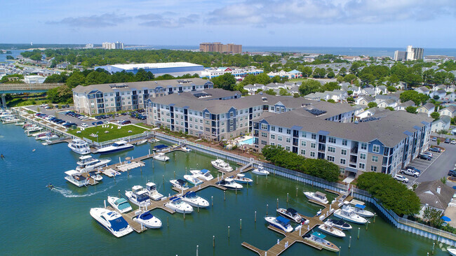 Building Photo - The Pearl at Marina Shores