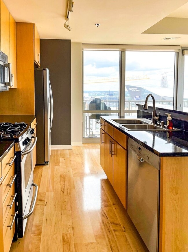 Building Photo - 21st Floor Corner Unit | Downtown Luxury L...