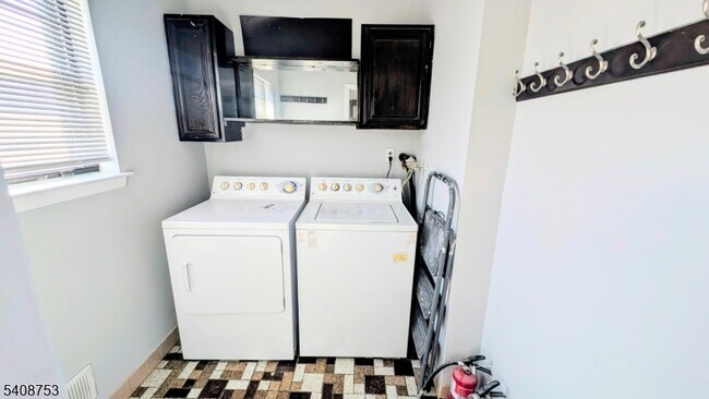 Foto del edificio - 104 Bluebird Dr