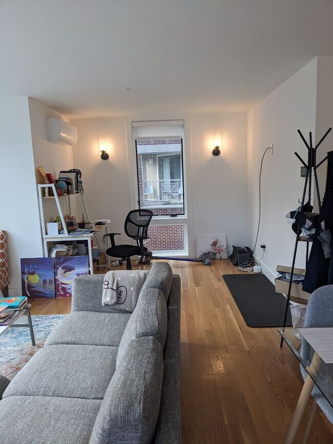 Building Photo - WOW!!!!  GREAT BROOKLINE STUDIO WITH NO BROKER FEE AVAILABLE 9/1