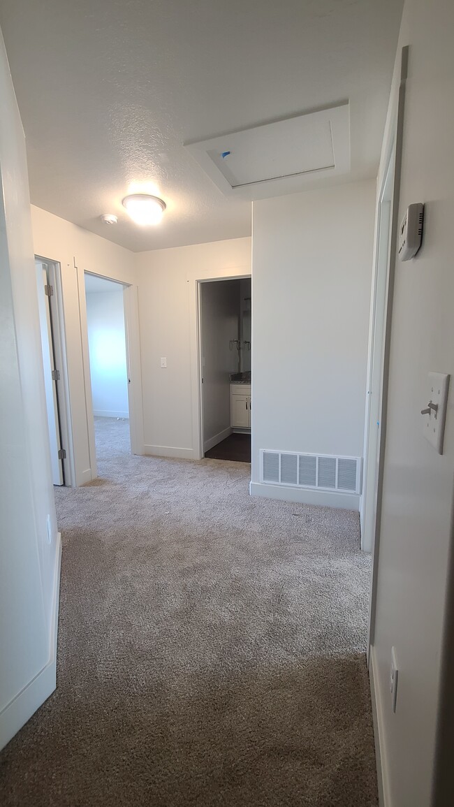 Building Photo - 2460 W 450 N