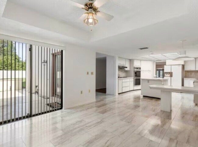 Foto del edificio - 6004 Courtside Dr