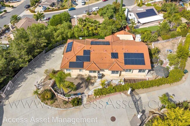 Foto del edificio - 5 br, 3 bath House - 1744 Paradise St