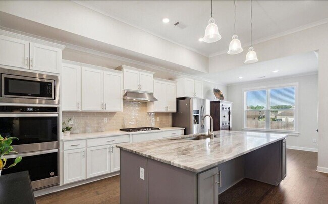 Building Photo - 411 Ruskin Lp