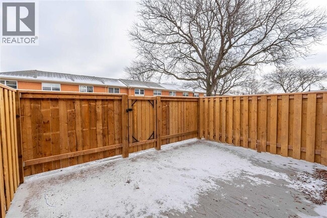 Building Photo - 834 Exmouth St