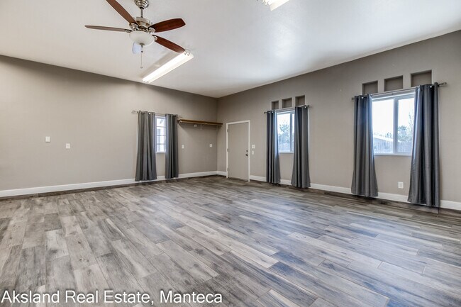 Foto del edificio - 3009 W Lathrop Rd